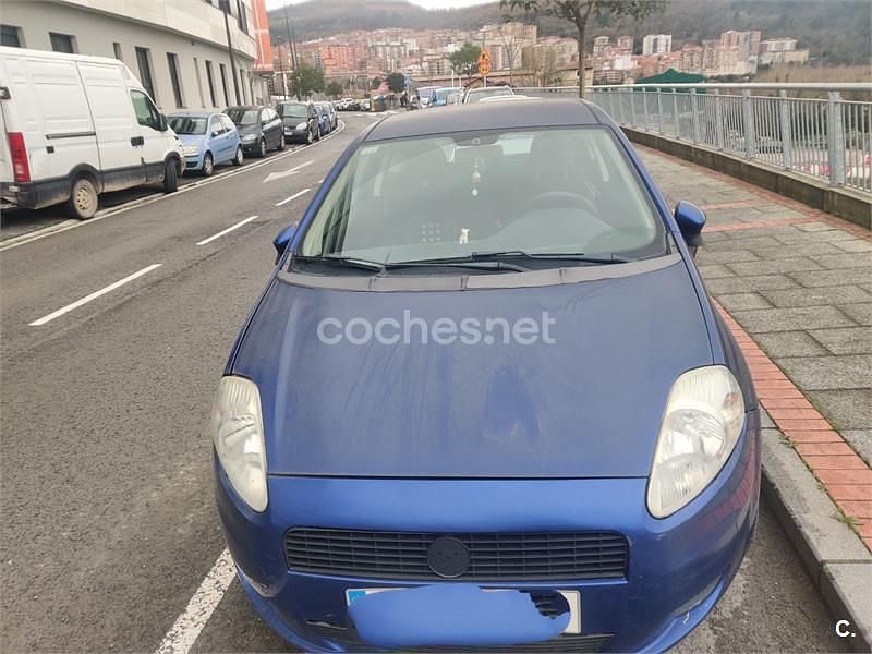 Usado Fiat Grande Punto Dynamic 95 CV (69 kW) 2009 Azul Utilitario