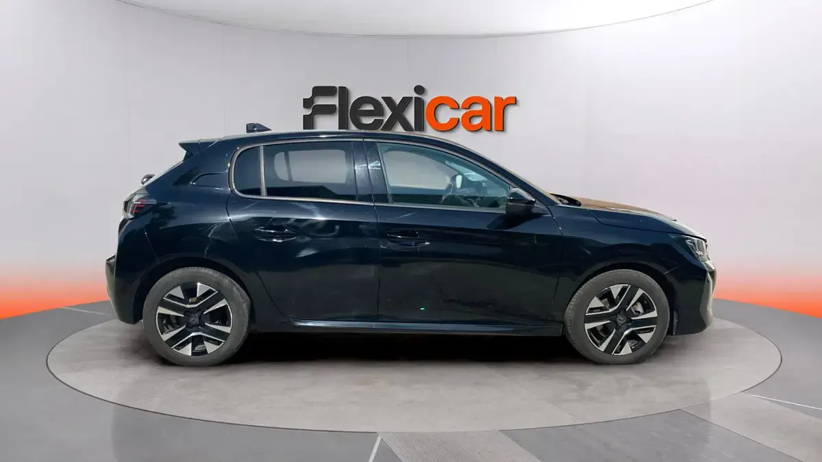 Usado Peugeot 208 Allure 101 CV (74 kW) 2025 Negro Utilitario