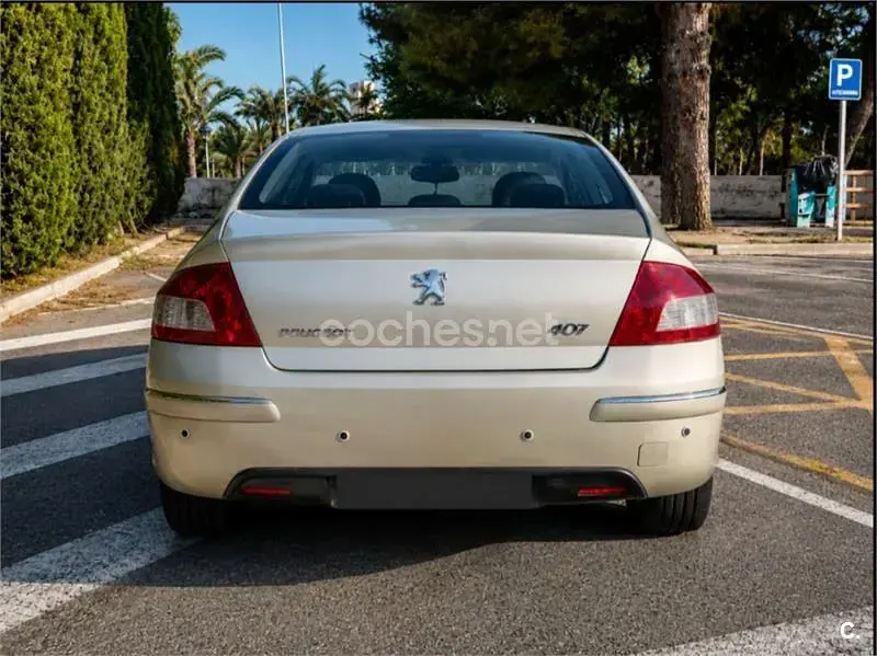 Usado Peugeot 407 Sport 110 CV (80 kW) 2009 Beige Berlina