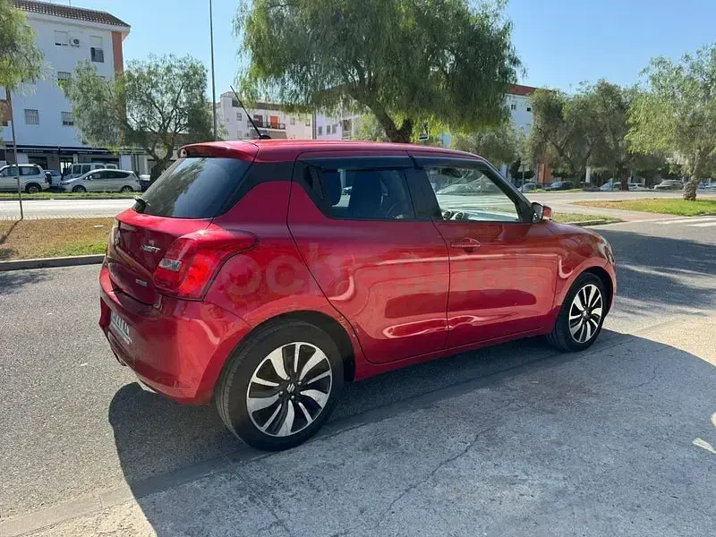 Usado Suzuki Swift 90 CV (66 kW) 2018 Rojo Utilitario