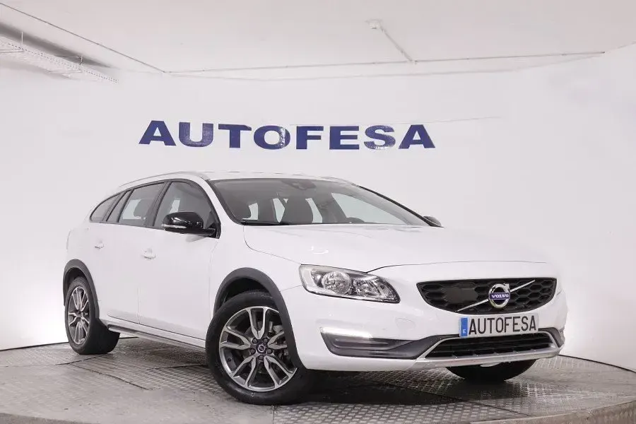 Usado Volvo V60 Plus 150 CV (110 kW) 2018 Blanco Familiar