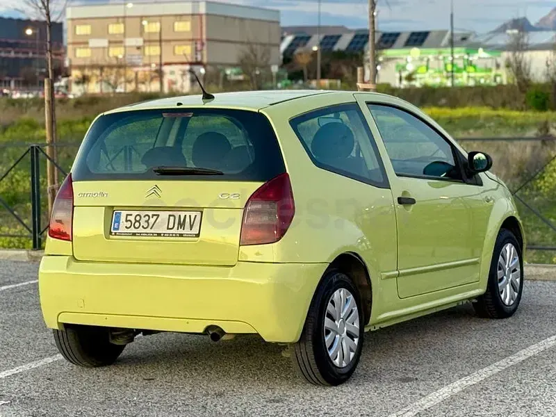 Usado Citroën C2 70 CV (51 kW) 2005 Amarillo Utilitario