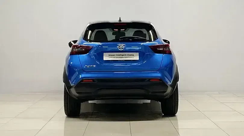 Usado Nissan Juke N-Connecta 114 CV (83 kW) 2021 Carroceria bitono magnetic blue midnight black SUV