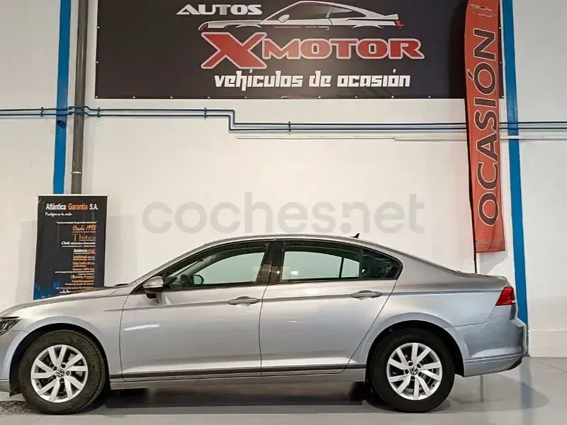 Usado VW Passat Business 150 CV (110 kW) 2021 Gris / plata Berlina