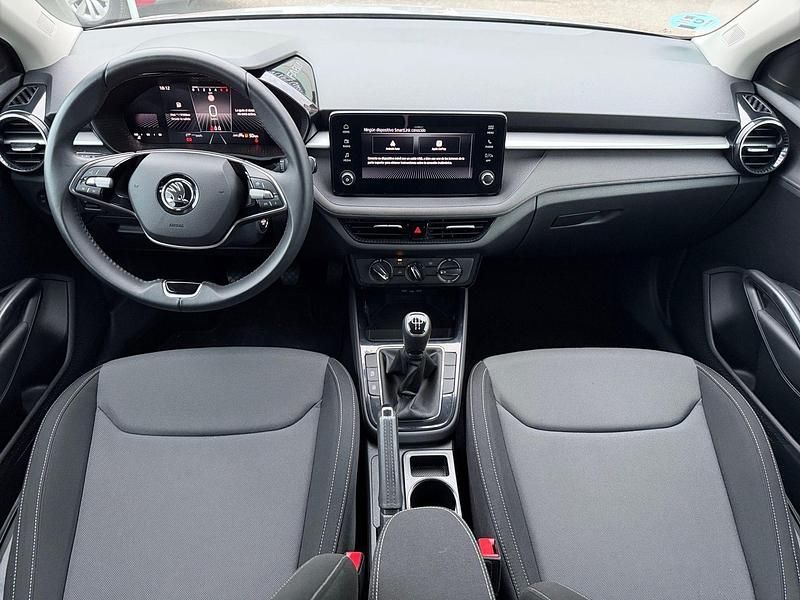 Usado Skoda Fabia Selection 95 CV (69 kW) 2024 Gris Utilitario