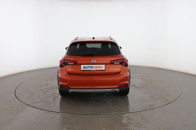 Usado Fiat Tipo Cross 101 CV (74 kW) 2021 Naranja Berlina