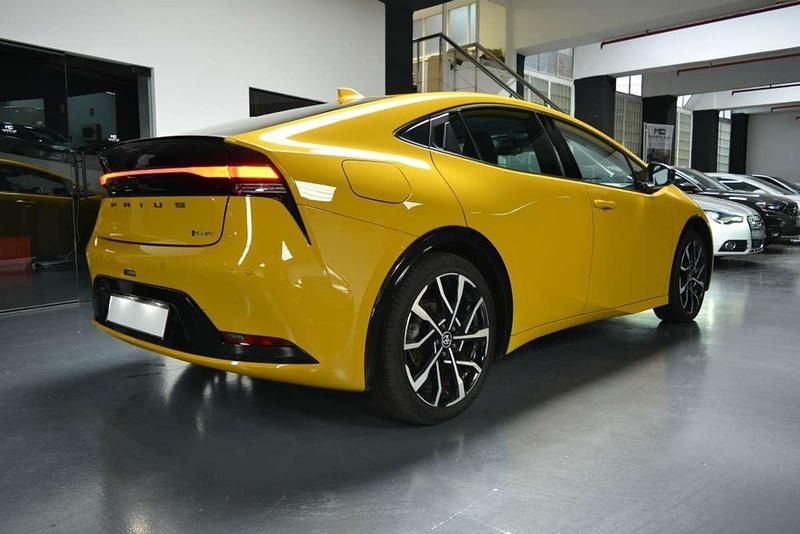 Usado Toyota Prius Executive 220 CV (161 kW) 2023 Amarillo Utilitario