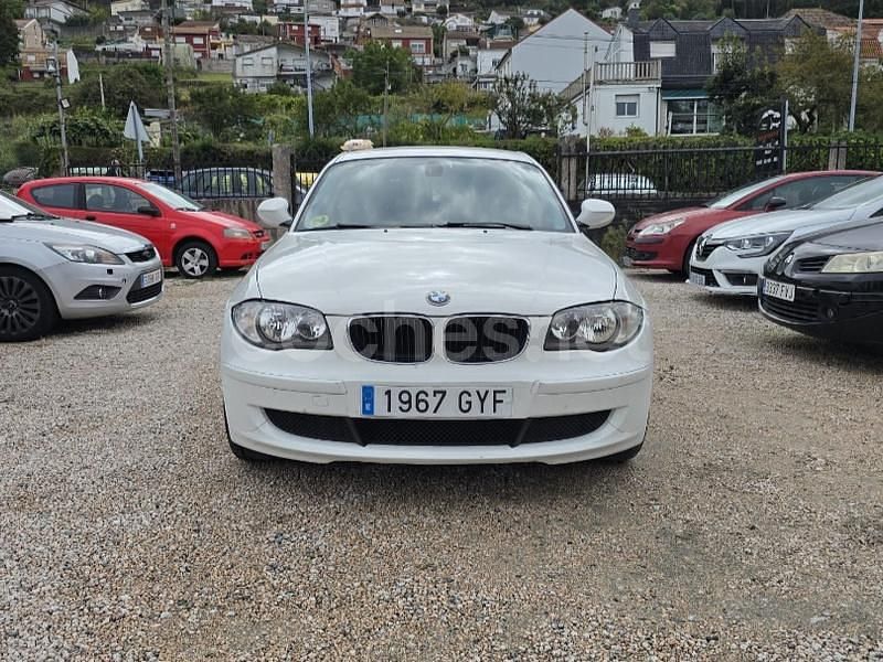 Blanco Usado 2010 BMW 118 Utilitario | 7590 € (Un poco caro) - Imagen 1/4