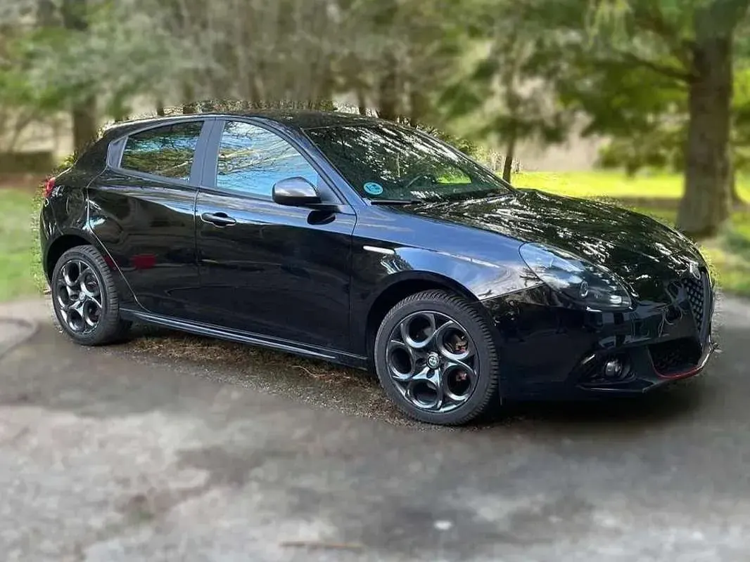 Usado Alfa Romeo Giulietta Super 150 CV (110 kW) 2018 Negro Utilitario
