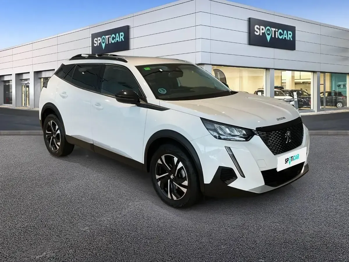 Usado Peugeot 2008 Allure 130 CV (95 kW) 2022 Blanco SUV