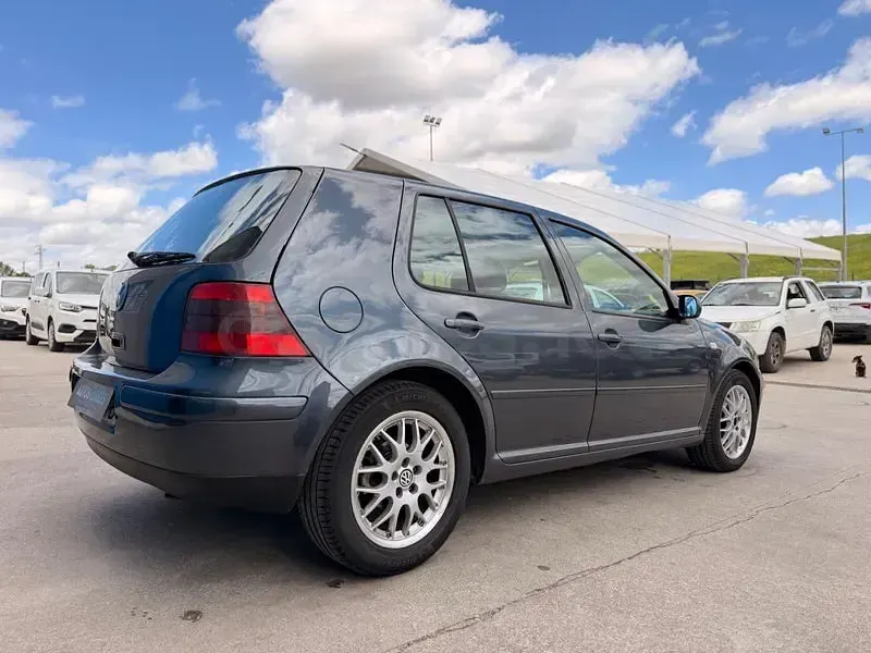Usado VW Golf IV GTI 150 CV (110 kW) 2002 Gris / plata Berlina