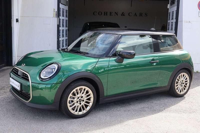 Usado Mini Cooper Favoured 156 CV (114 kW) 2024 Verde Utilitario