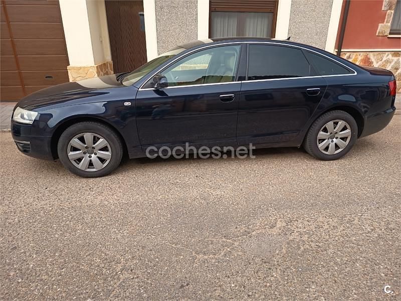 Usado Audi A6 225 CV (165 kW) 2004 Azul Berlina