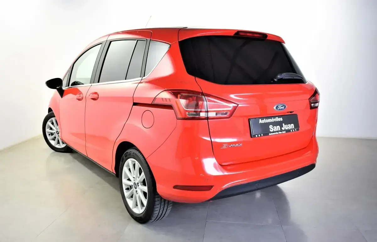 Usado Ford B-MAX Titanium 95 CV (69 kW) 2015 Rojo Monovolumen