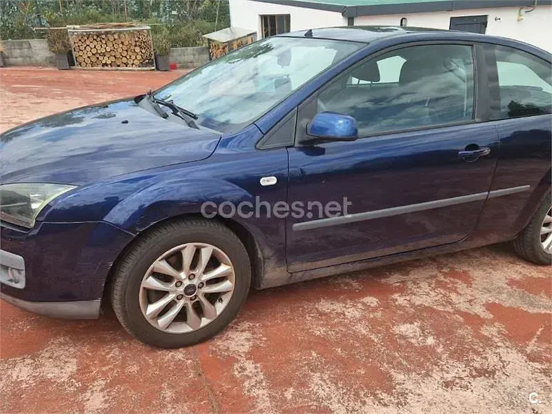 Usado Ford Focus Sport 136 CV (100 kW) 2005 Azul Berlina