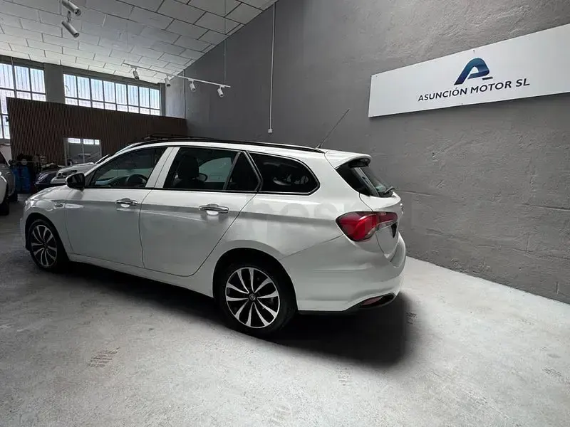 Usado Fiat Tipo Lounge 120 CV (88 kW) 2017 Blanco Familiar