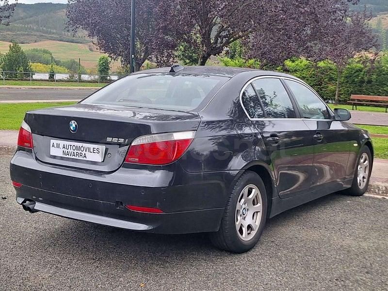 Usado BMW 523 177 CV (130 kW) 2005 Negro Familiar