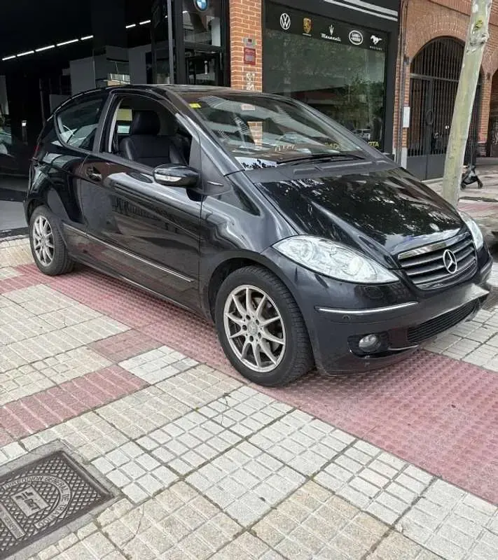 Usado Mercedes A200 139 CV (102 kW) 2006 Negro Utilitario