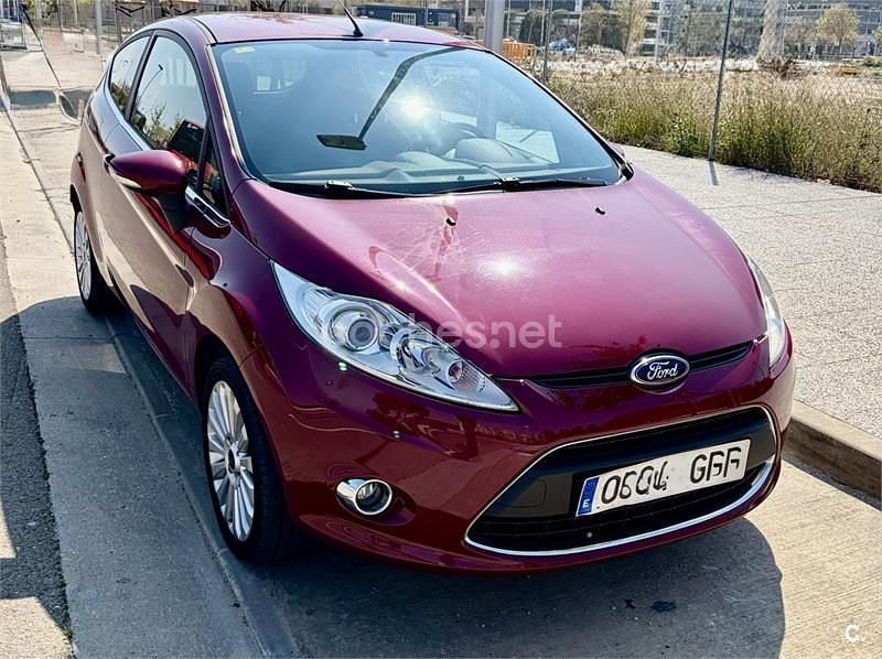 Usado Ford Fiesta Titanium 96 CV (70 kW) 2009 Granate Utilitario