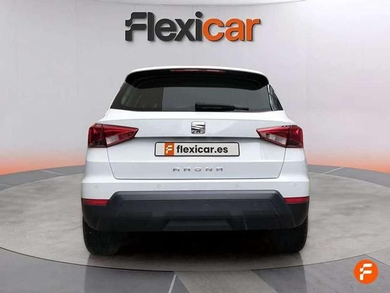 Usado Seat Arona Ecomotive 95 CV (69 kW) 2020 Blanco SUV