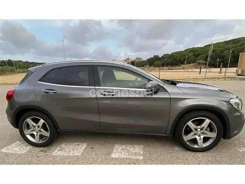 Usado Mercedes GLA200 Urban 136 CV (100 kW) 2015 Gris / plata SUV