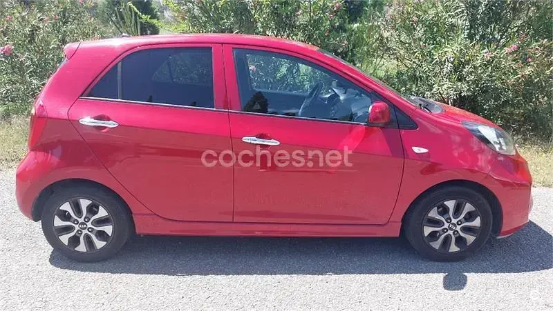 Usado Kia Picanto 66 CV (48 kW) 2016 Rojo Utilitario