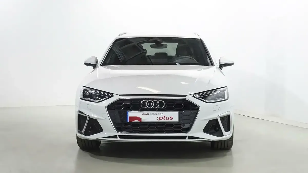 Usado Audi A4 S-Line 150 CV (110 kW) 2023 Blanco Familiar