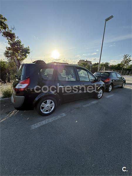 Usado Renault Scénic II Dynamique 130 CV (95 kW) 2006 Negro Monovolumen