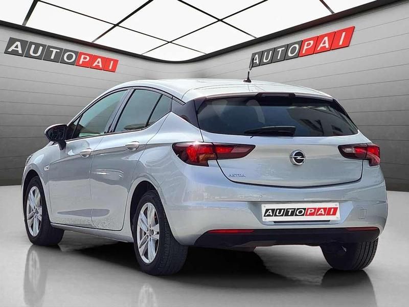 Usado Opel Astra Ultimate 122 CV (89 kW) 2021 Plateado Utilitario