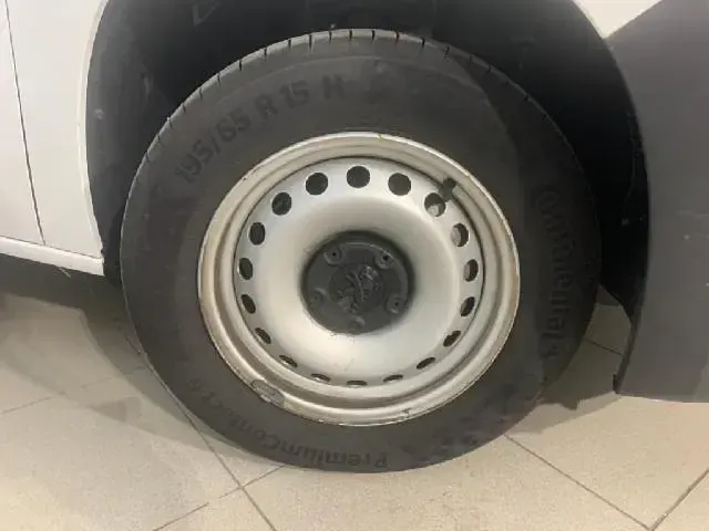 Usado Peugeot Partner 102 CV (75 kW) 2023 Blanco Monovolumen