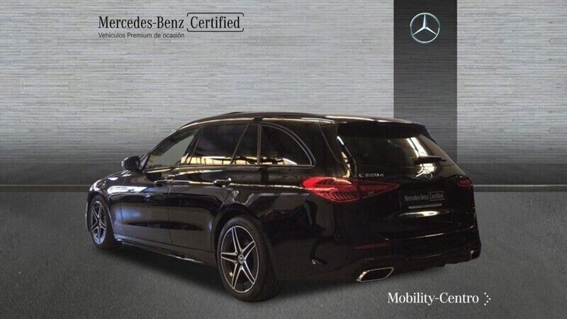 Usado Mercedes C220 AMG line 220 CV (161 kW) 2024 Inval. black  nonmetallic color paint Familiar