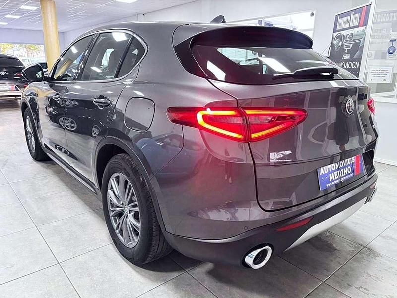Usado Alfa Romeo Stelvio Super 160 CV (117 kW) 2019 Gris SUV