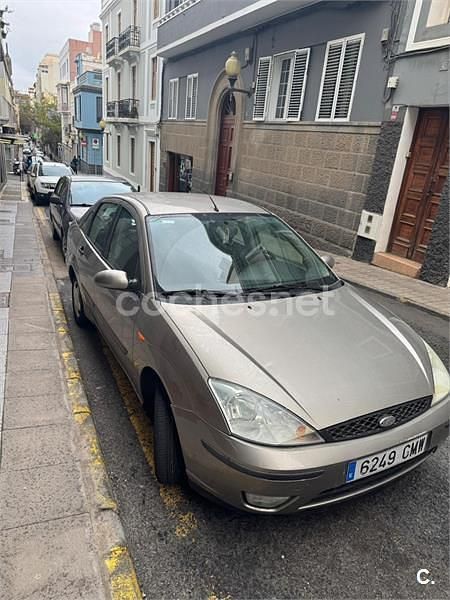 Usado Ford Focus Ambiente 100 CV (73 kW) 2003 Gris / plata Berlina