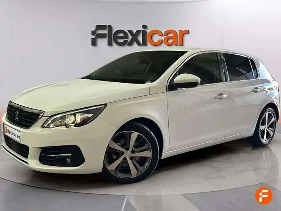 Usado Peugeot 308 Allure 131 CV (96 kW) 2018 Blanco Utilitario