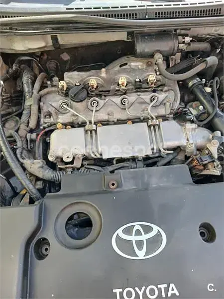 Usado Toyota Corolla Sol 110 CV (80 kW) 2003 Gris / plata Berlina