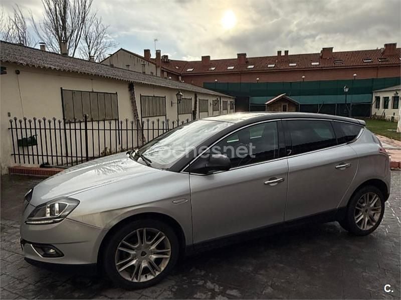 Usado Lancia Delta 120 CV (88 kW) 2009 Gris / plata Utilitario