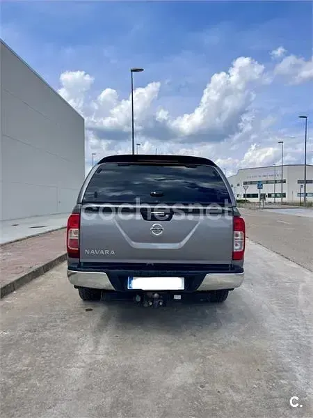 Usado Nissan Navara 190 CV (139 kW) 2017 Gris / plata Pickup/Camioneta