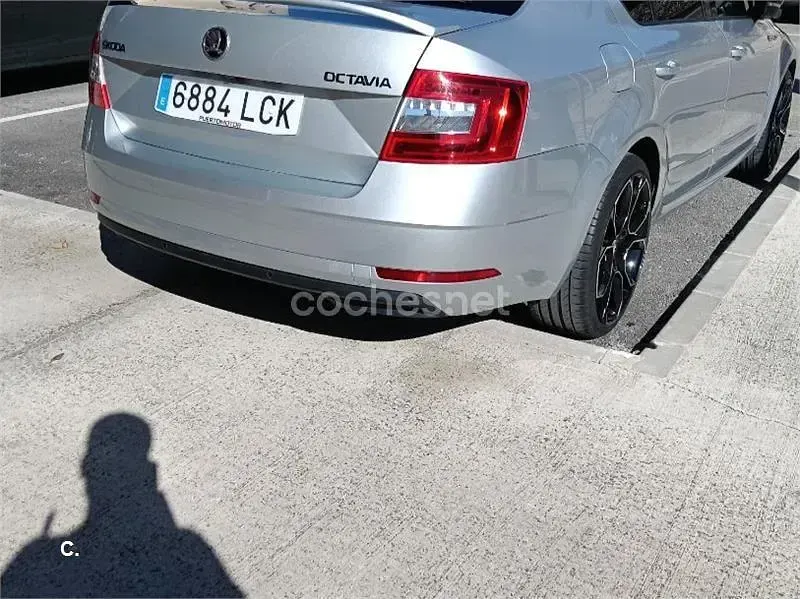 Usado Skoda Octavia Style 115 CV (84 kW) 2019 Gris / plata Berlina