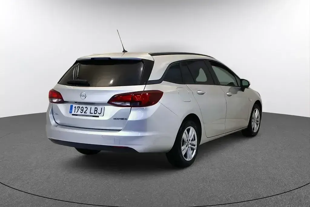 Usado Opel Astra Selective 110 CV (80 kW) 2019 Gris