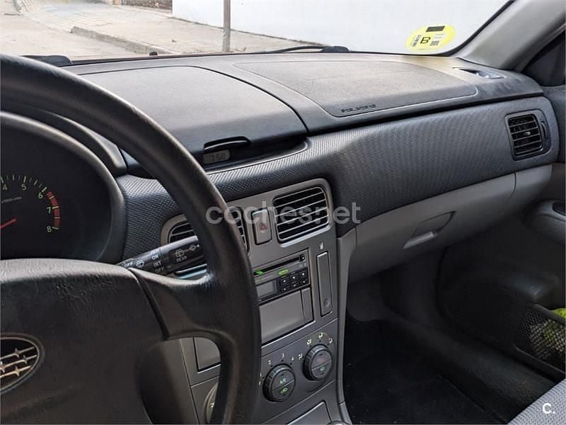 Usado Subaru Forester 125 CV (91 kW) 2004 Granate SUV