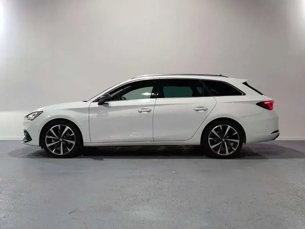 Usado Seat Leon ST FR 150 CV (110 kW) 2021 Blanco Familiar