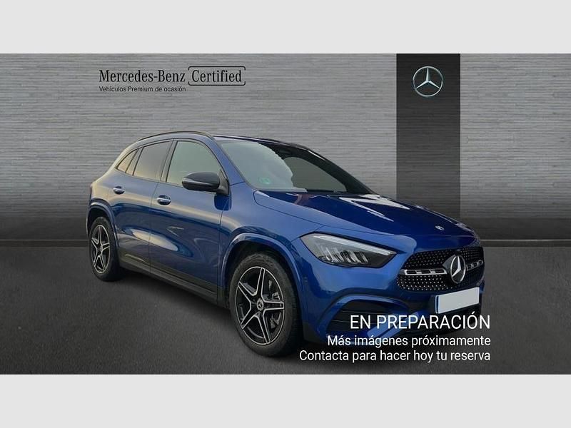 Usado Mercedes GLA200 AMG line 150 CV (110 kW) 2025 Azul SUV