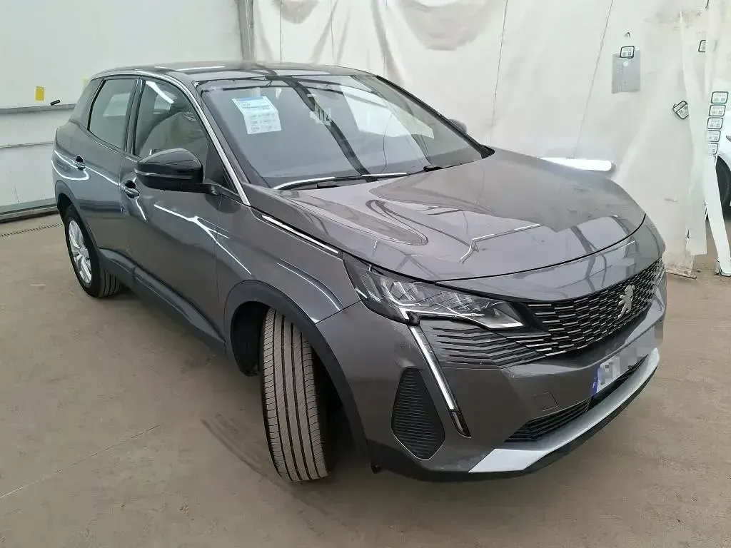 Usado Peugeot 3008 Active 136 CV (100 kW) 2024 Gris SUV