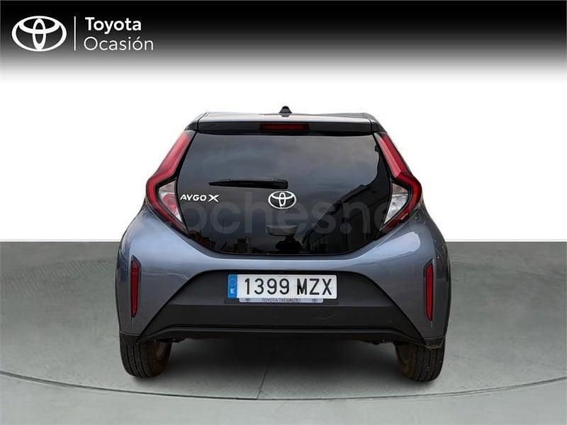 Usado Toyota Aygo X Play 72 CV (52 kW) 2025 Gris / plata SUV