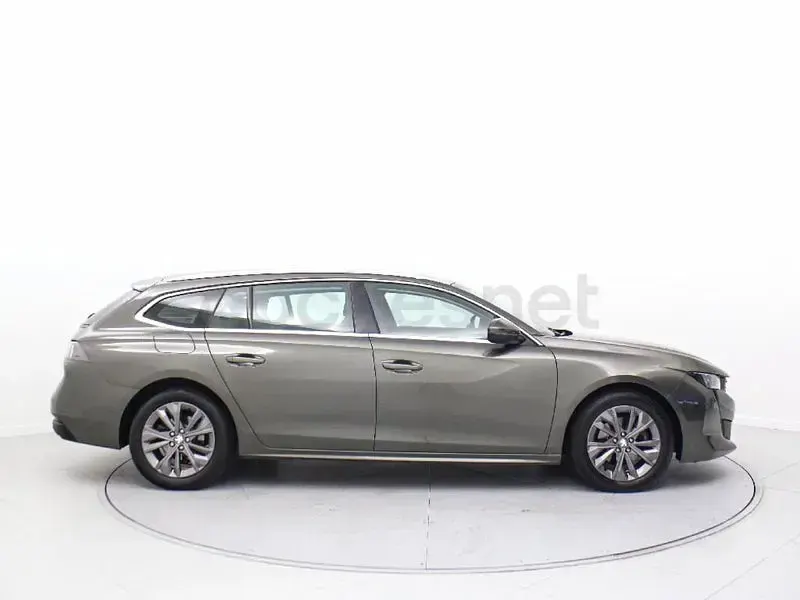 Usado Peugeot 508 SW Active 130 CV (95 kW) 2020 Gris / plata Familiar