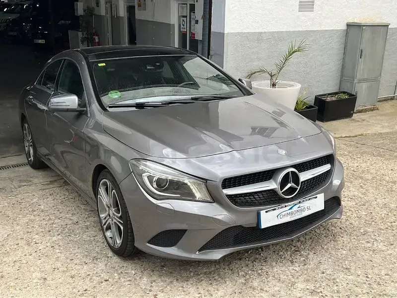 Usado Mercedes CLA220 177 CV (130 kW) 2015 Gris / plata Berlina