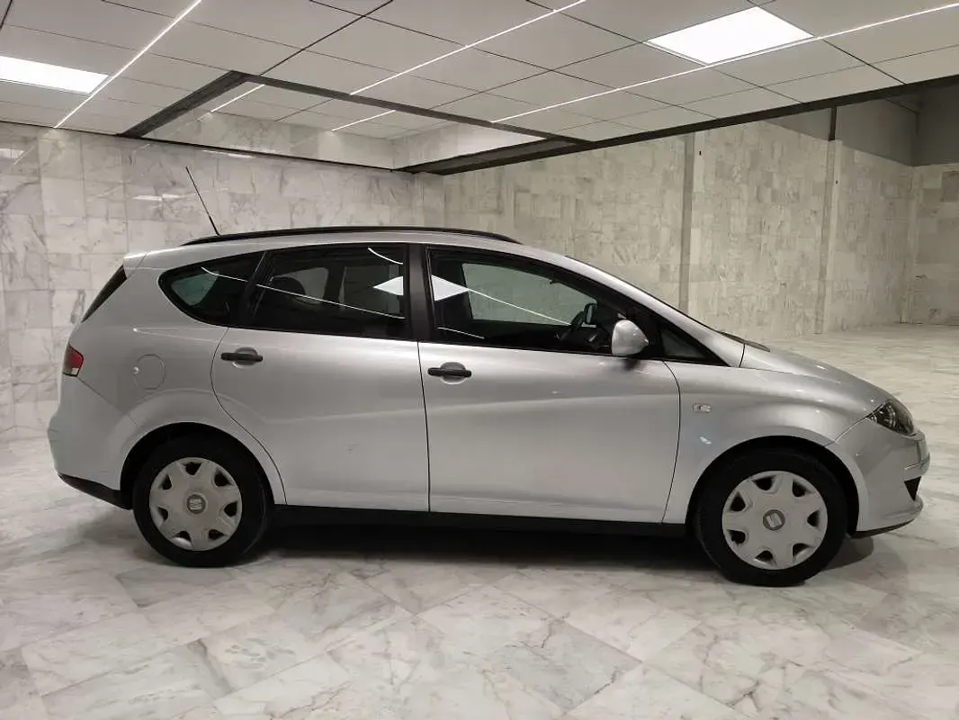 Usado Seat Altea XL Reference 105 CV (77 kW) 2008 Gris Monovolumen