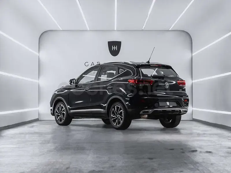 Usado MG ZS Luxury 111 CV (81 kW) 2023 Negro SUV