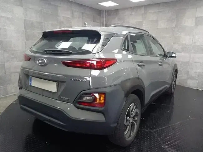 Usado Hyundai Kona 141 CV (103 kW) 2020 Gris SUV