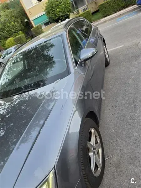 Usado Audi A4 Advanced Plus 150 CV (110 kW) 2019 Gris / plata Familiar